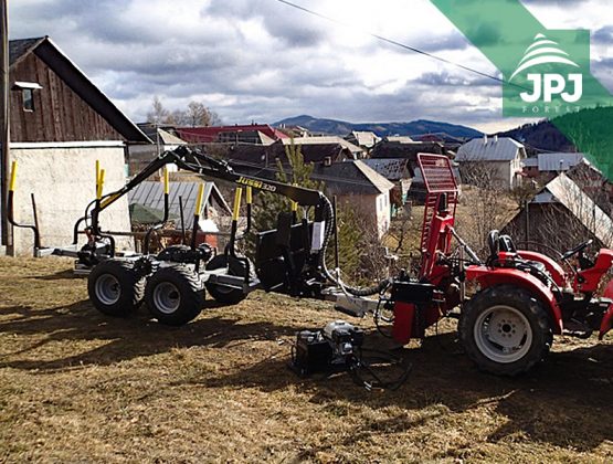 malotraktor a vyvýžečka dřeva
